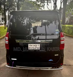 টয়োটা নোহা ২০১৩ কালো