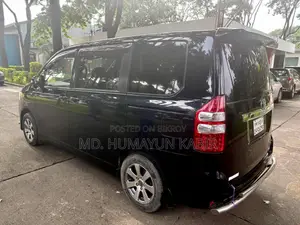 টয়োটা নোহা ২০১৩ কালো