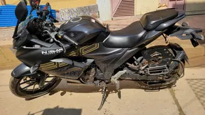সুজুকি জিক্সার ২০২৫ নীল