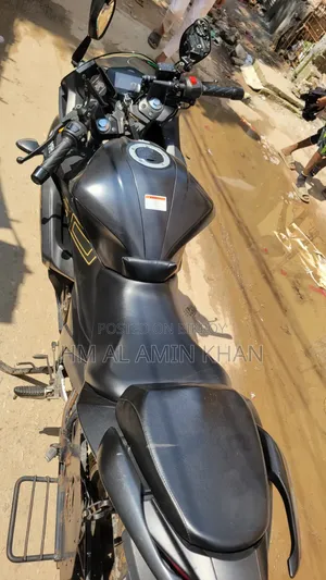 সুজুকি জিক্সার ২০২৫ নীল