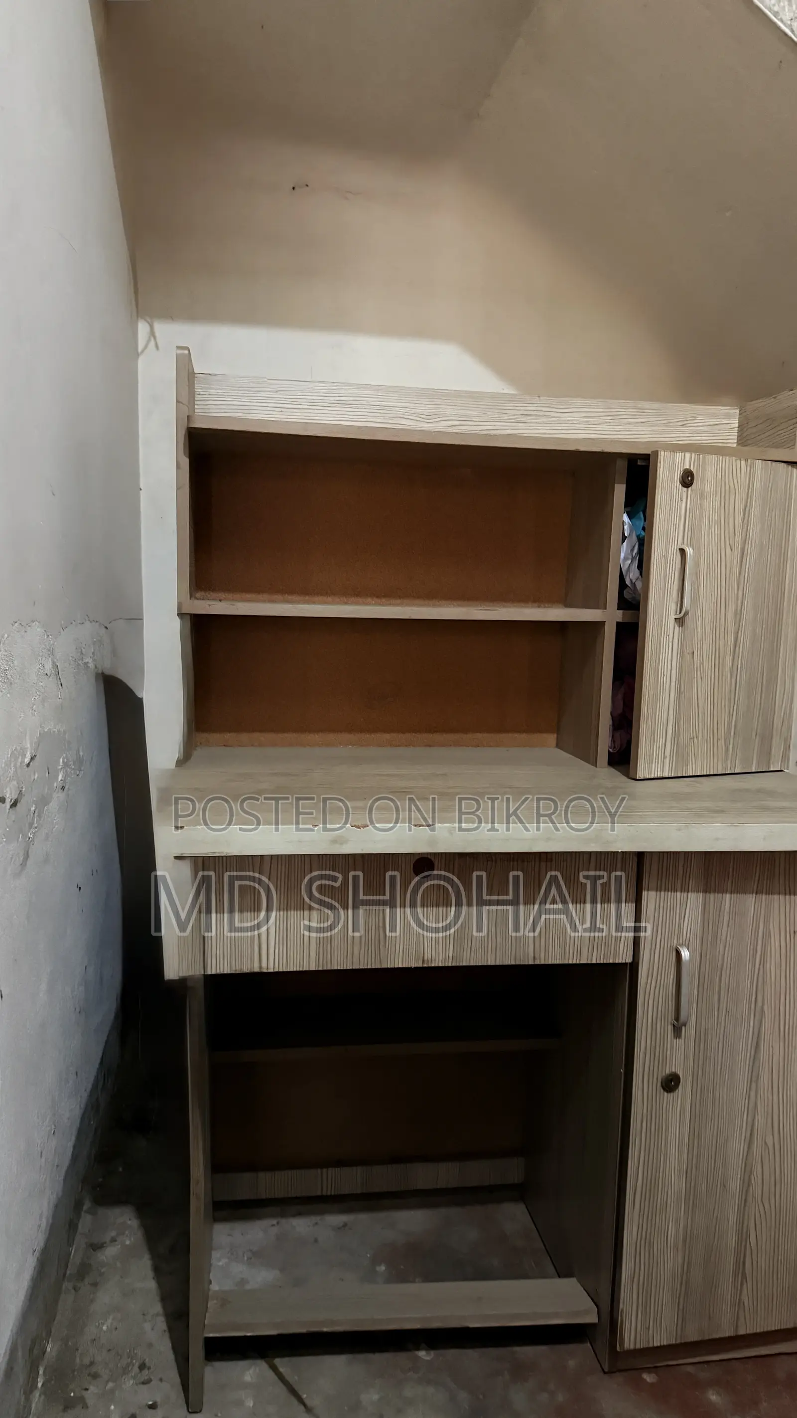 টেবিল বিক্রয়ের জন্য