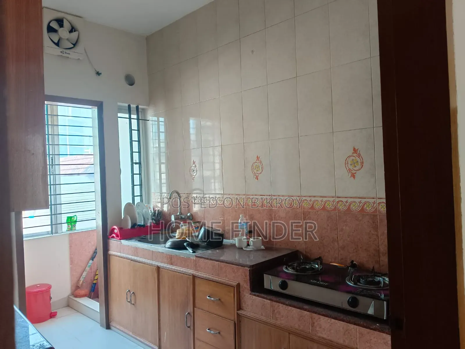 গুলশানে ভাড়ার জন্য ফার্নিশড ৩ বেডরুমের অ্যাপার্টমেন্ট