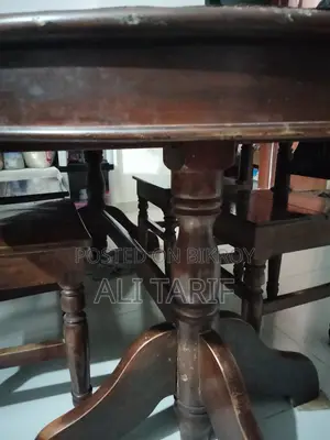 ডাইনিং টেবিল