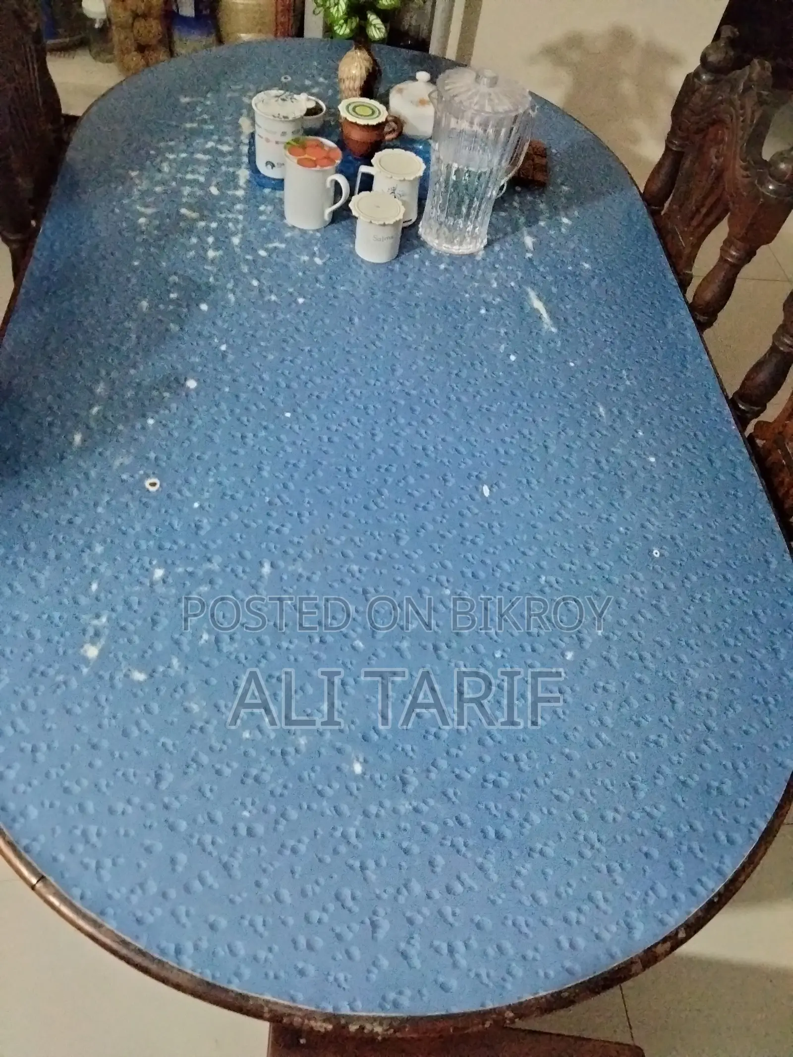 ডাইনিং টেবিল