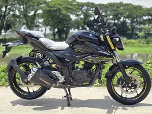 নতুন সুজুকি জিক্সার ২০২৬ কালো