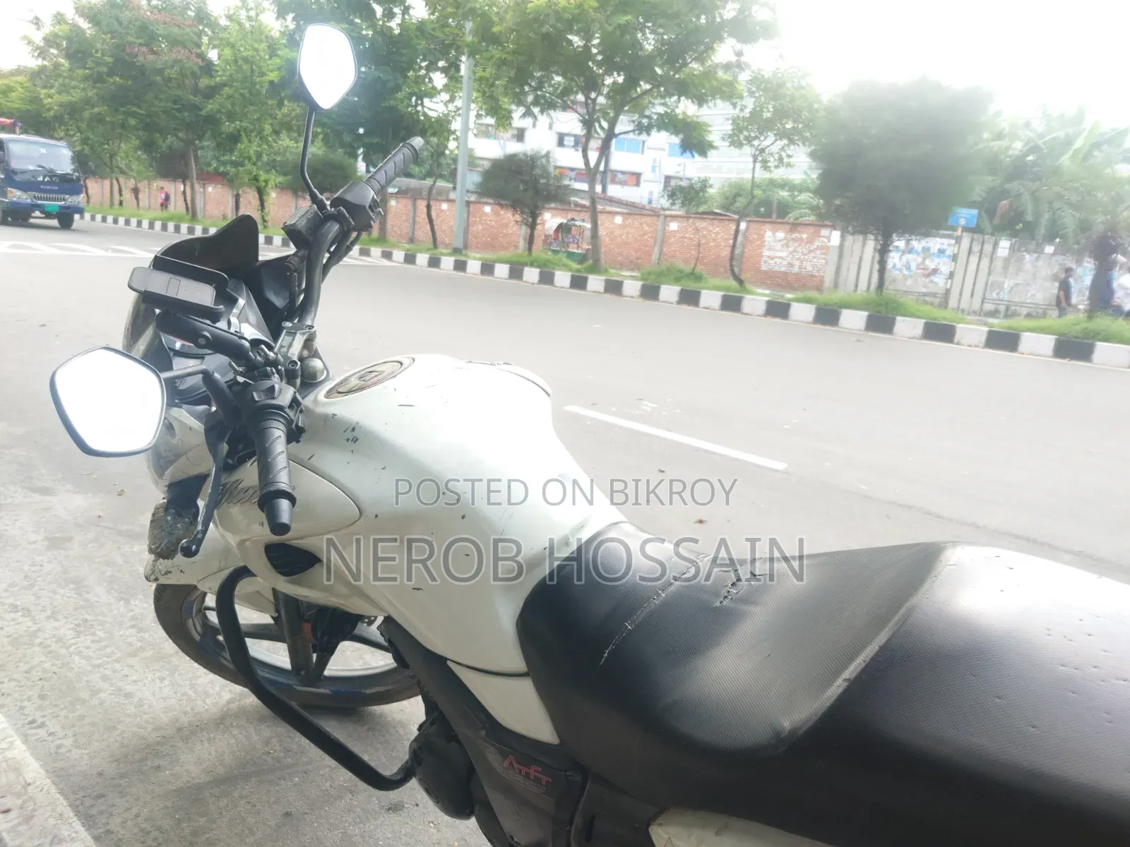 হিরো হাঙ্ক ২০১৭ সাদা