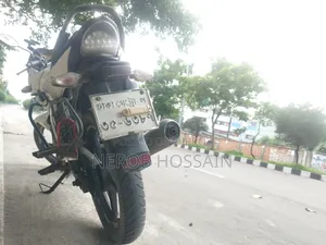 হিরো হাঙ্ক ২০১৭ সাদা