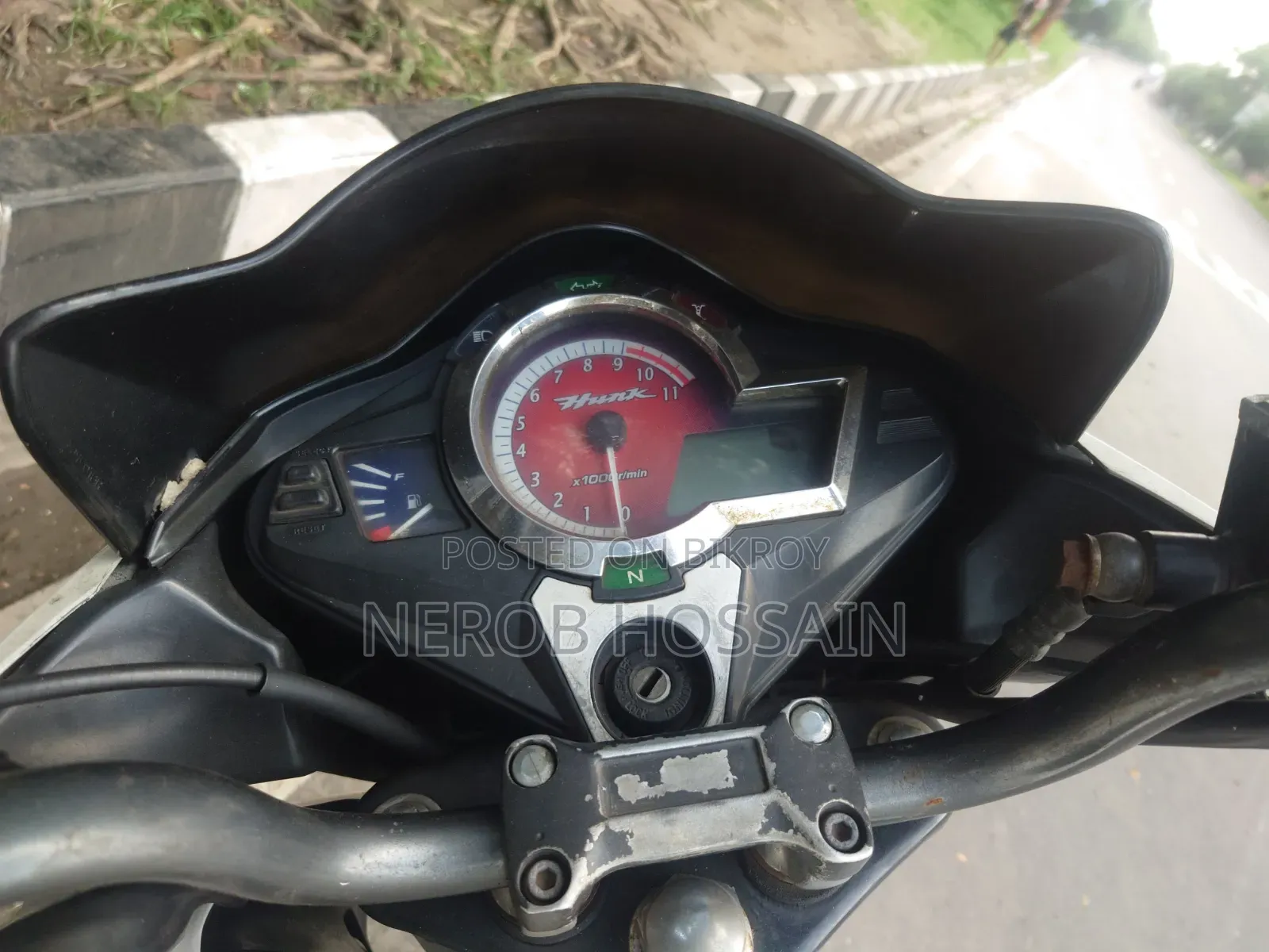 হিরো হাঙ্ক ২০১৭ সাদা