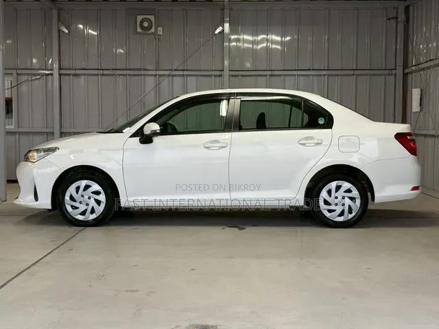 টয়োটা এক্সিও ২০২২ হোয়াইট