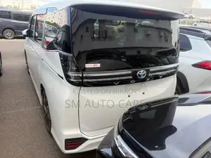 Toyota Voxy Hybrid S-G 2WD 8-Seater 2022 Pearl
