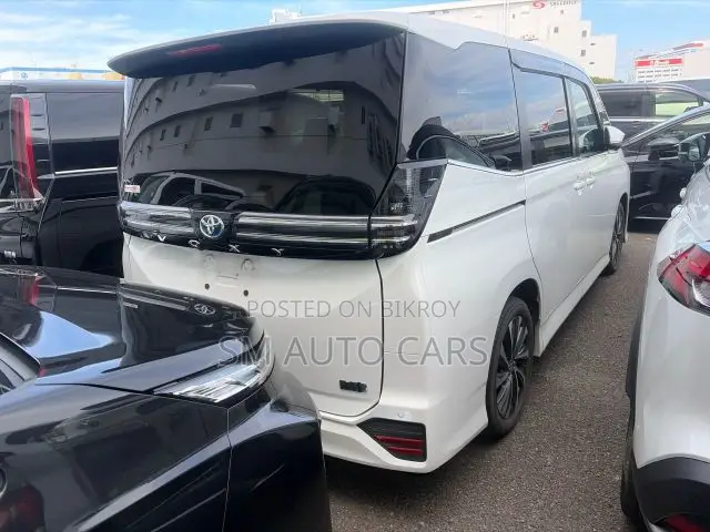 Toyota Voxy Hybrid S-G 2WD 8-Seater 2022 Pearl