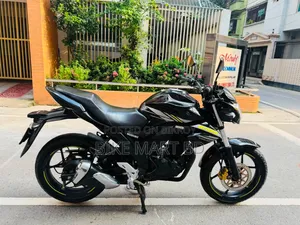 সুজুকি জিক্সার ২০২৩ ব্ল্যাক
